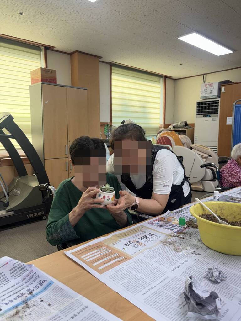 08월 특별활동(화분 만들기) 사진입니다! 