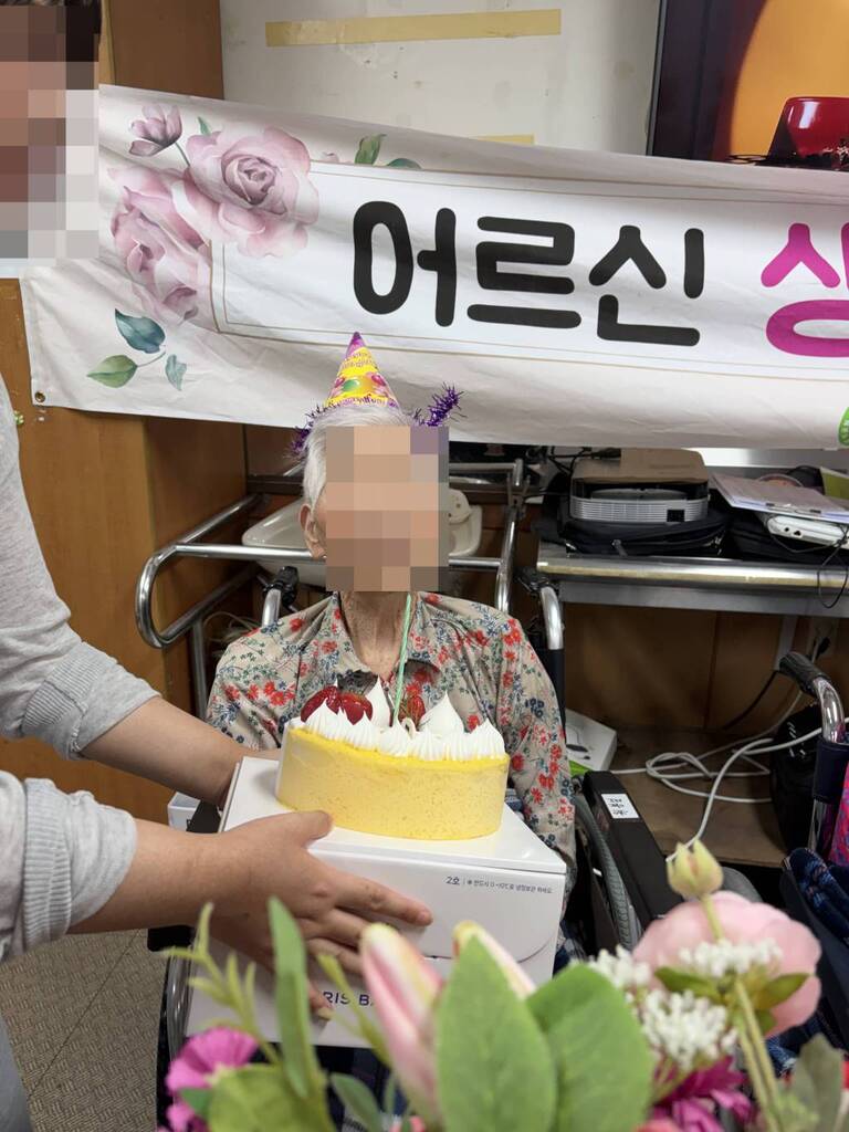 05월 생신잔치 행사 사진입니다!